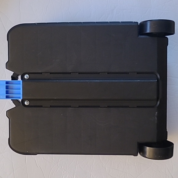 Hot Wheels Challenge Accepted Wheeled Storage Case (holds 110 vehicles) - Picture 5 of 11